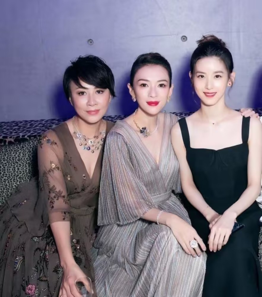 Chương Trạch Thiên chơi với nhiều người trong showbiz.