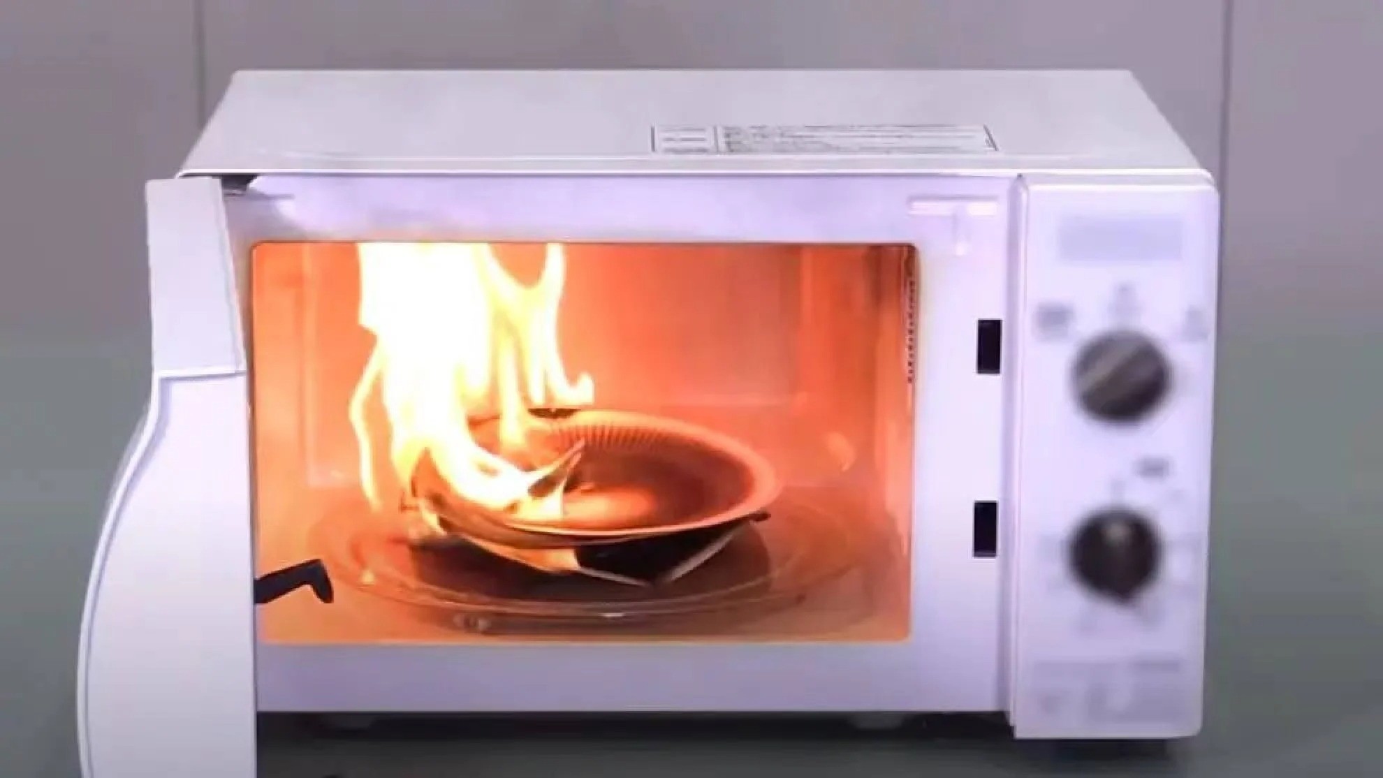 Đây không phải là lần đầu tiên có người học theo công thức nấu ăn trên mạng và gặp nạn. Ảnh: SCMP