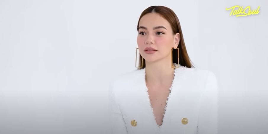 Cô nói rằng chính những đứa con giúp cô hạnh phúc, không còn ganh đua với bất kỳ ai.