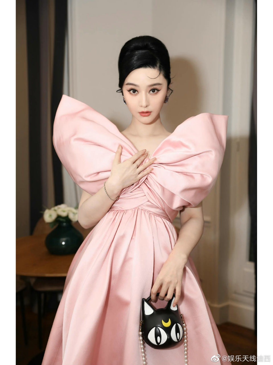 Thần thái, sắc vóc không chê vào đâu được.