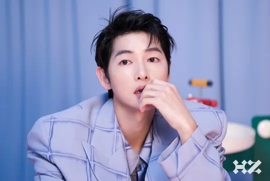 Song Joong Ki đang trong trạng thái rất tốt khi thực hiện bộ ảnh mới.