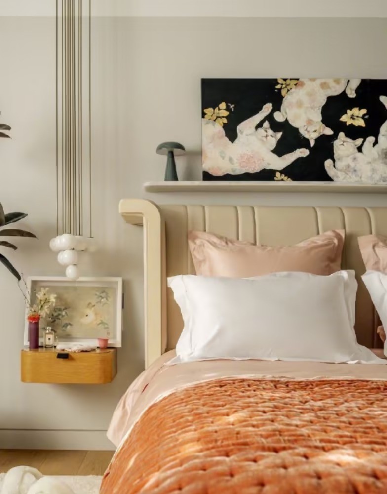 Phòng ngủ ấm cúng và hiện đại của 2 vợ chồng Trần Hiểu.