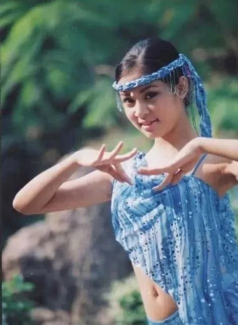 Cô là một nghệ sĩ tài năng.