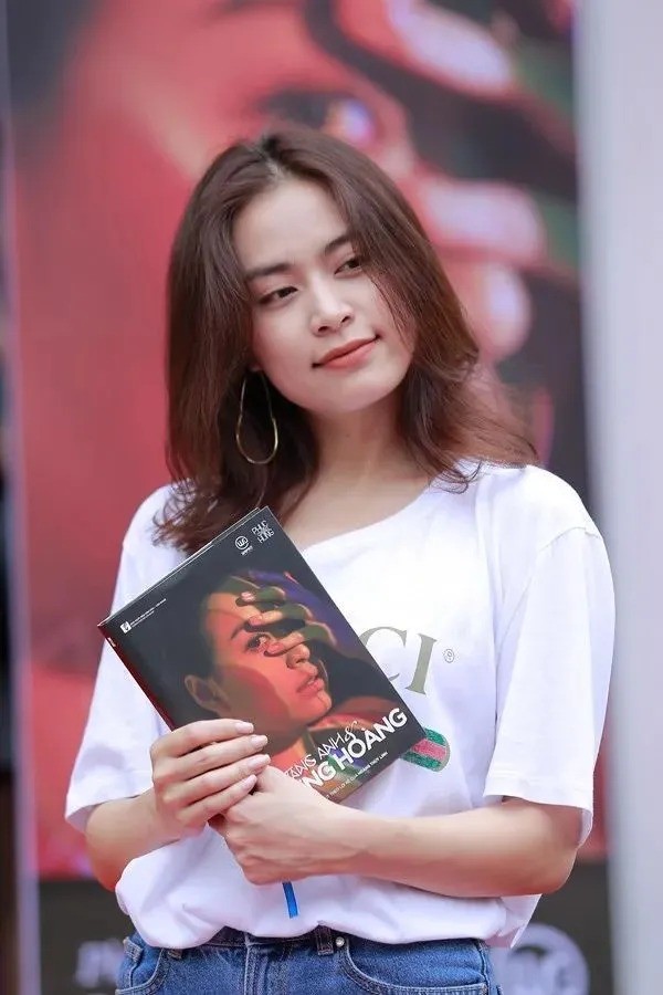 Hoàng Thùy Linh quyết tập trung cho sự nghiệp sau những lần đổ vỡ tình cảm. Hoàng Thùy Linh quyết tập trung cho sự nghiệp sau những lần đổ vỡ tình cảm.