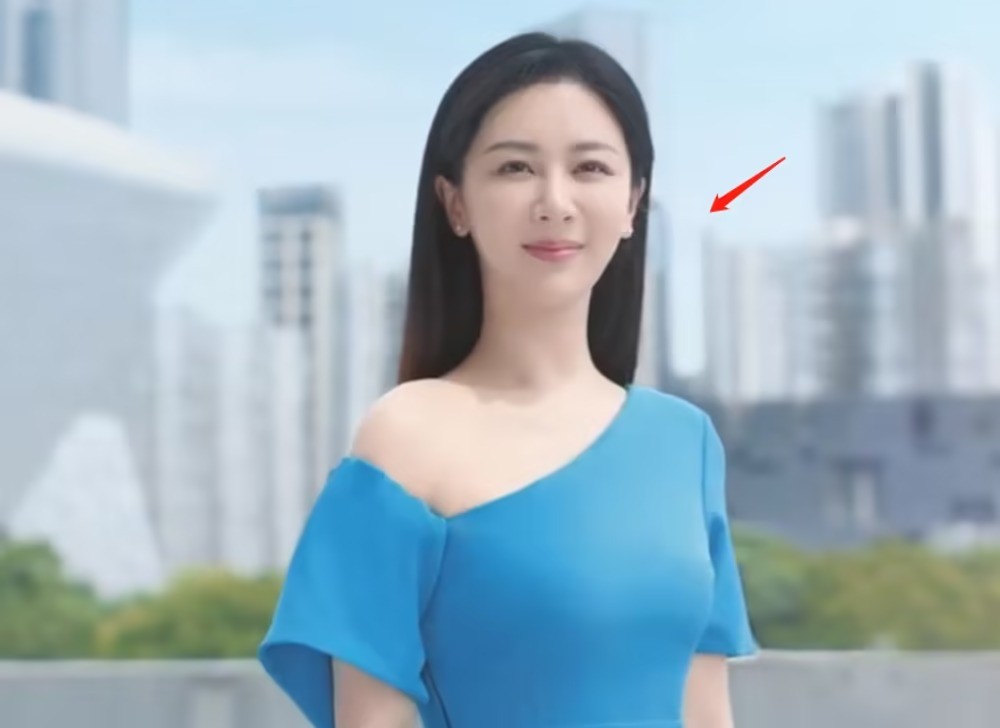 Nhan sắc Dương Tử khi quay quảng cáo cho Anessa gây tranh cãi. Nhan sắc Dương Tử khi quay quảng cáo cho Anessa gây tranh cãi.