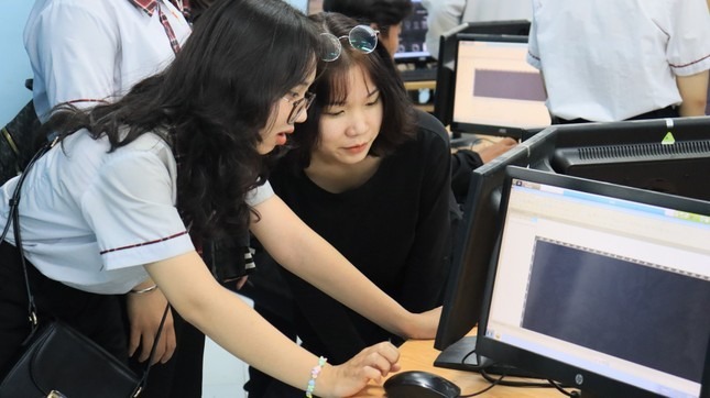 Thí kỳ thi tuyển sinh riêng do Đại học Bách khoa Hà Nội và trường Đại học Sư phạm Tp.HCM cho phép thí sinh lớp 10 thi tuyển. Ảnh: Sinh viên Việt Nam.