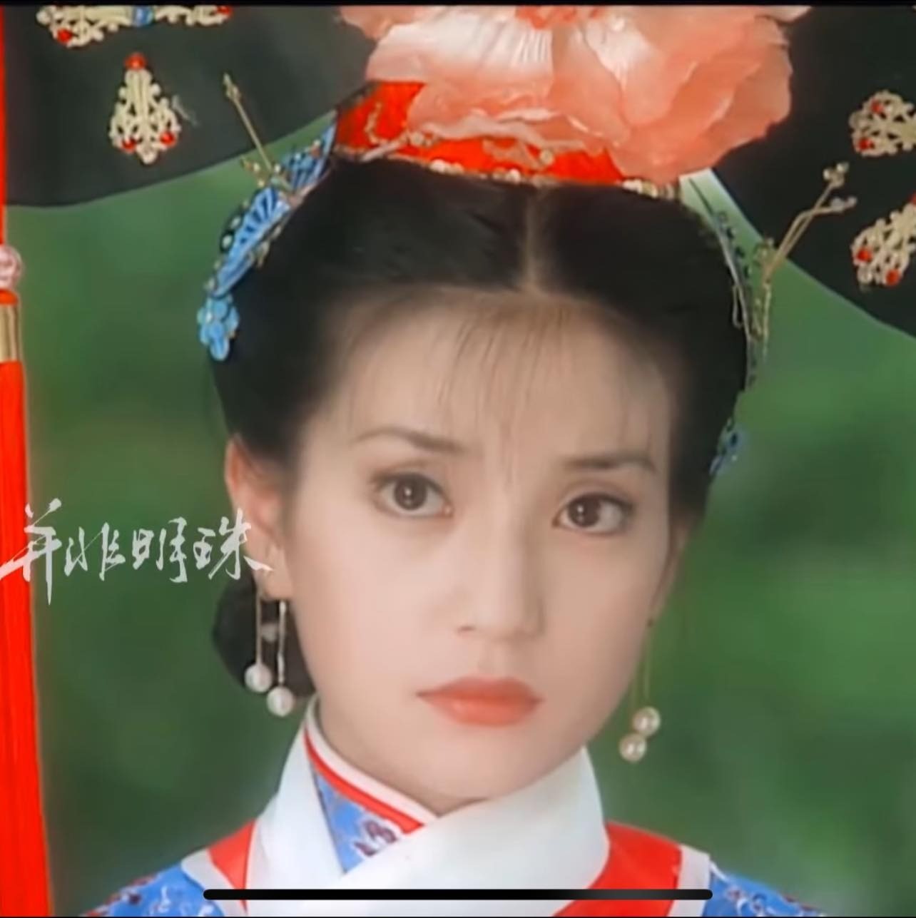 Triệu Vy đảm nhận vai diễn Tiểu Yến Tử trong Hoàn Châu Cách Cách khi 22 tuổi.