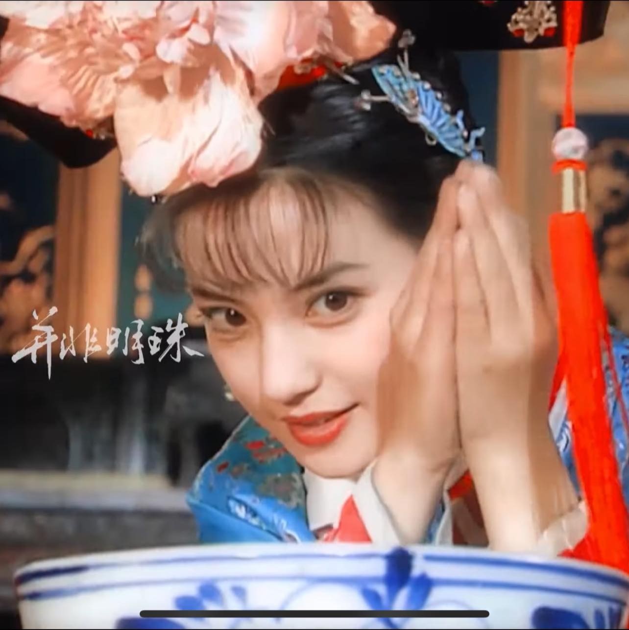 Với đôi mắt to lanh và sáng, gương mặt lanh lợi, Triệu Vy đã thể hiện thành công một Tiểu Yến Tử hoạt bát, hào sảng, thích làm việc trượng nghĩa.