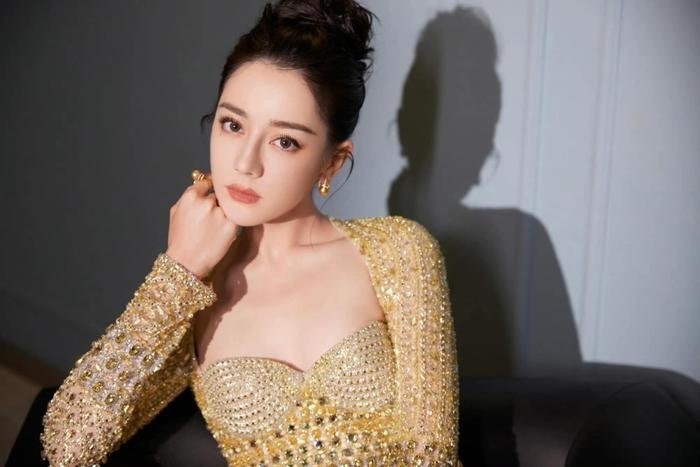 Hình ảnh xinh đẹp lộng lẫy của Địch Lệ Nhiệt Ba trong lần xuất hiện gần đây. Hình ảnh xinh đẹp lộng lẫy của Địch Lệ Nhiệt Ba trong lần xuất hiện gần đây.