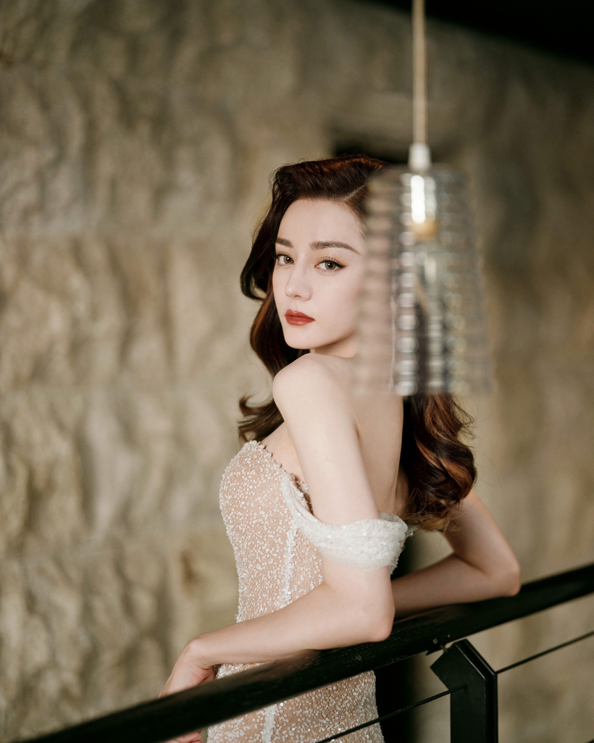 Dù diễn xuất không được đông đảo khán giả công nhận nhưng nhan sắc Địch Lệ Nhiệt Ba thực sự là báu vật được mọi người trân trọng.