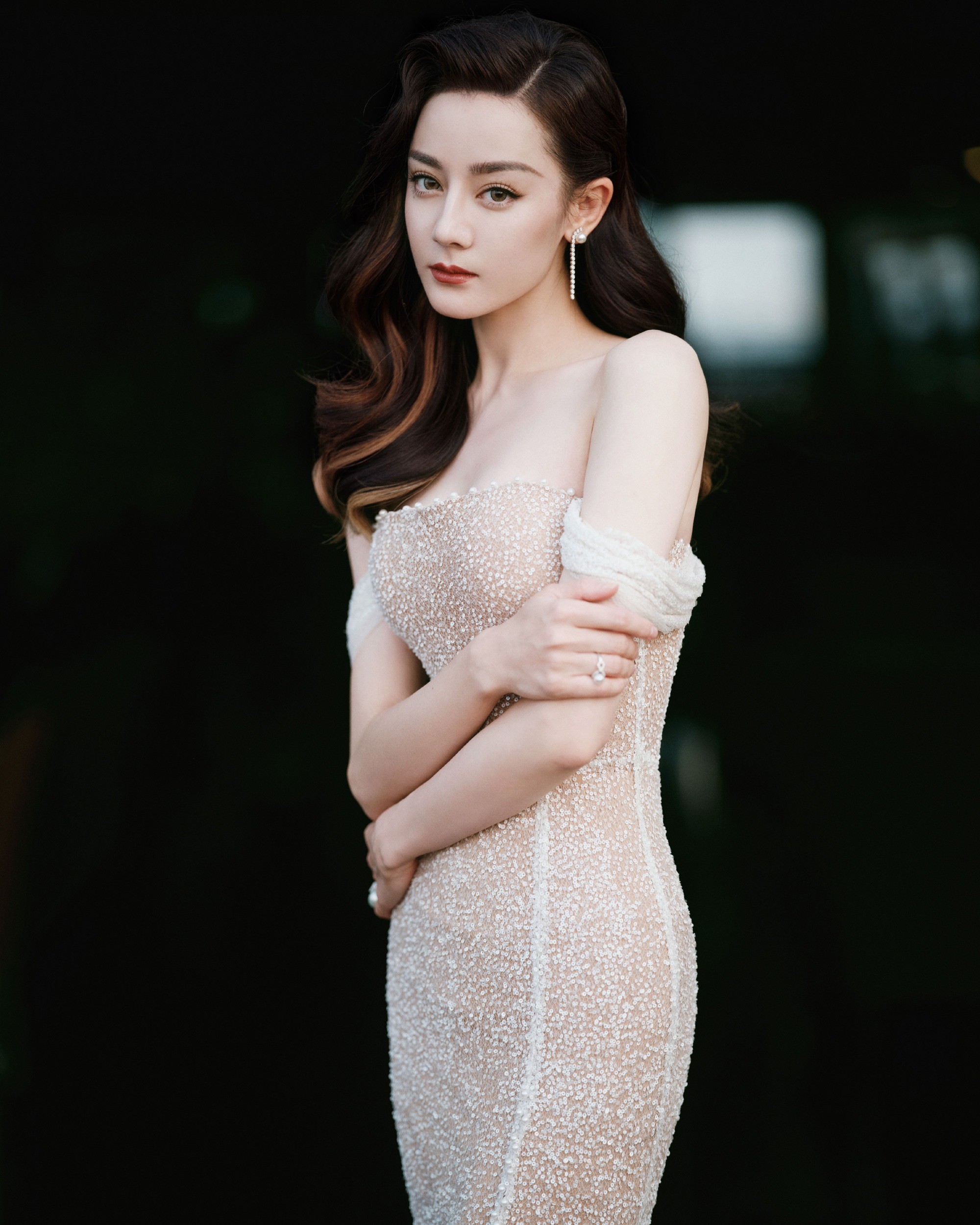 Vóc dáng này đưa Địch Lệ Nhiệt Ba lọt top những mỹ nhân có body 'khét' nhất Cbiz.