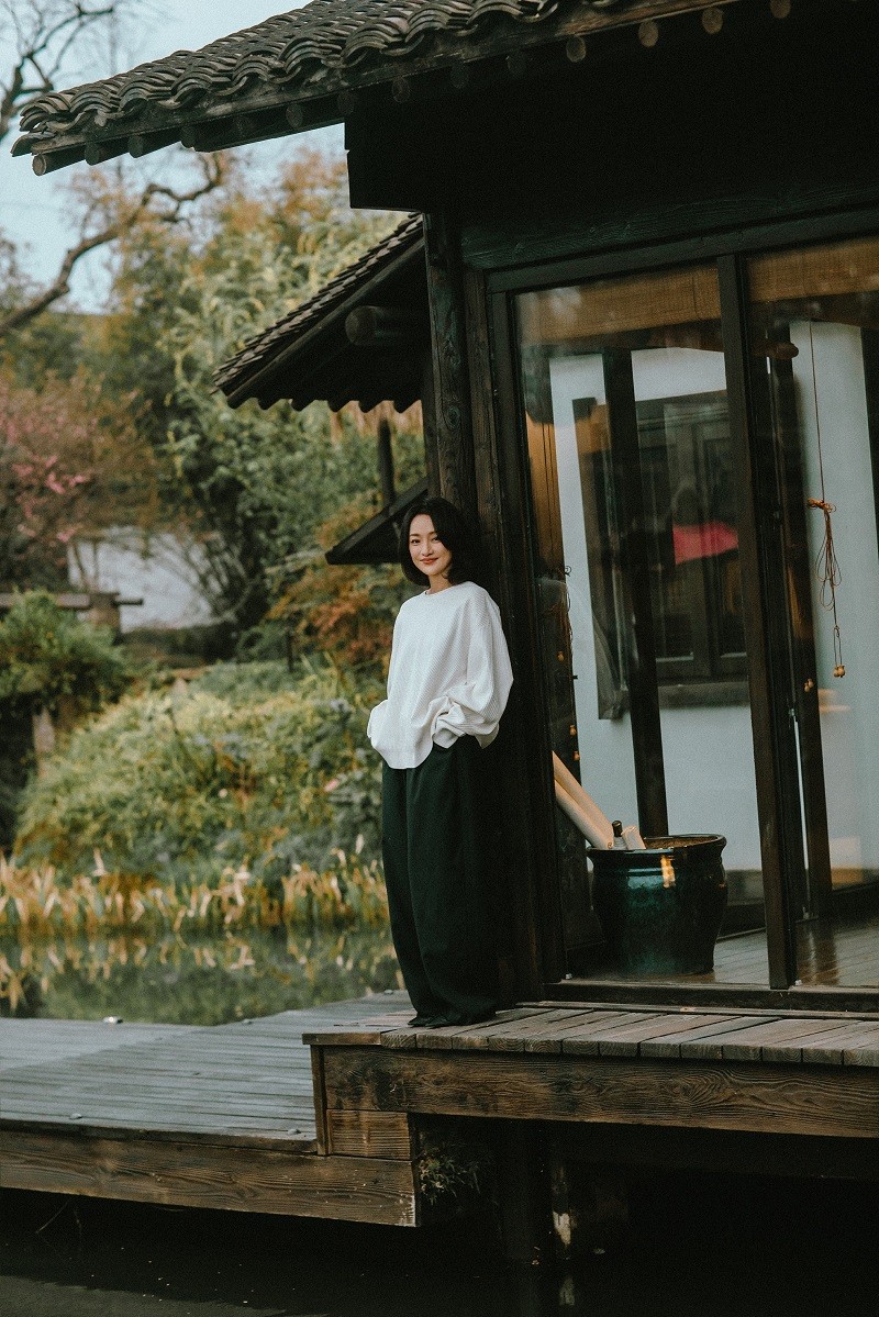 Không thể phủ nhận, Châu Tấn có vốn hiểu biết, sự đồng cảm và trí tưởng tượng, biểu cảm siêu phàm. Cô được nhận xét là diễn viên có điểm sôi cảm xúc rất thấp, có thể điều khiển rất chính xác. Tóm lại, Châu Tấn là một diễn viên giỏi bẩm sinh.