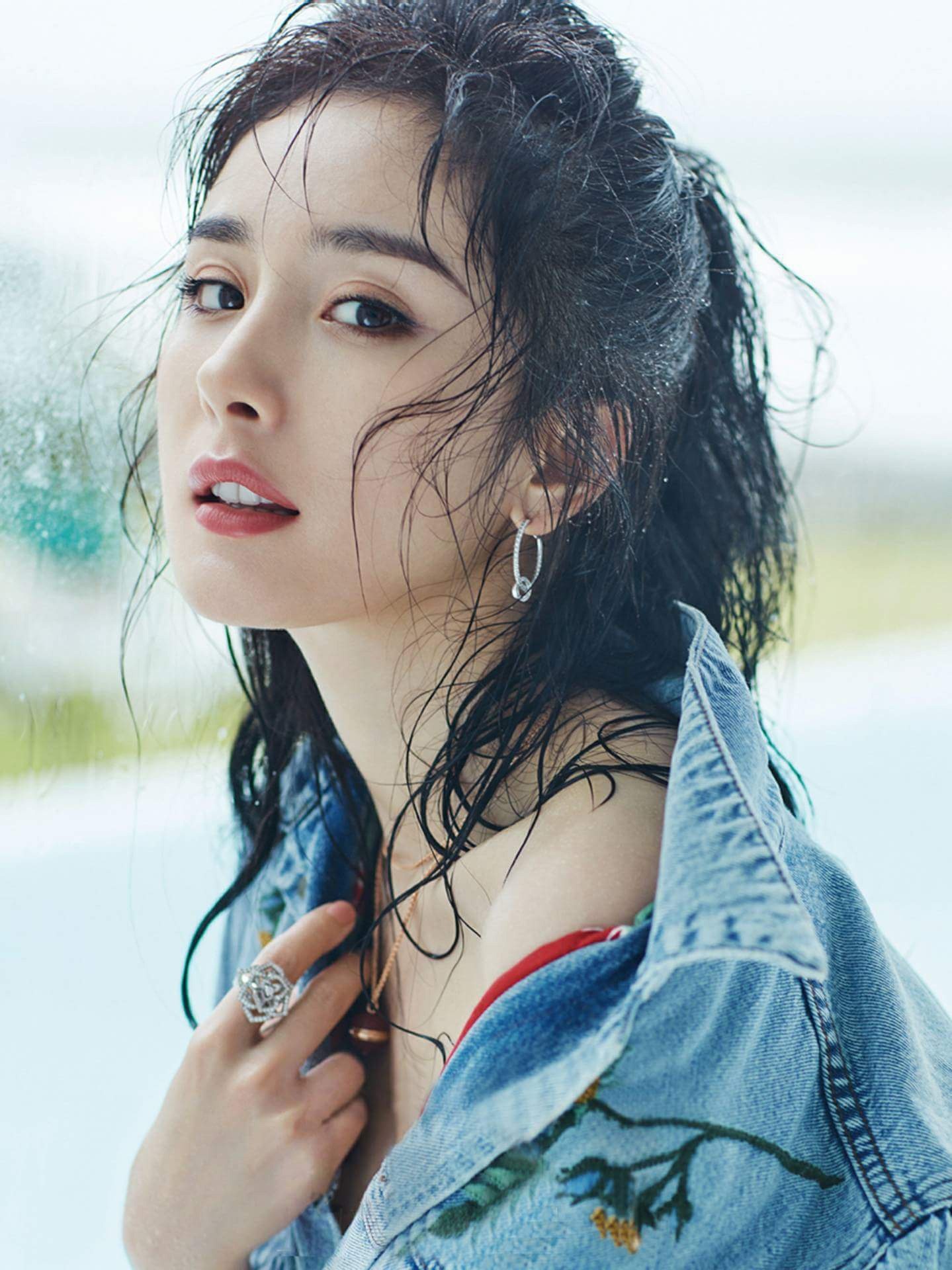 Dương Mịch tiết lộ luật ngầm đen tối của Cbiz, Địch Lệ Nhiệt Ba may mắn qua tay đàn chị 2 Dương Mịch tiết lộ luật ngầm đen tối của Cbiz, Địch Lệ Nhiệt Ba may mắn qua tay đàn chị 2