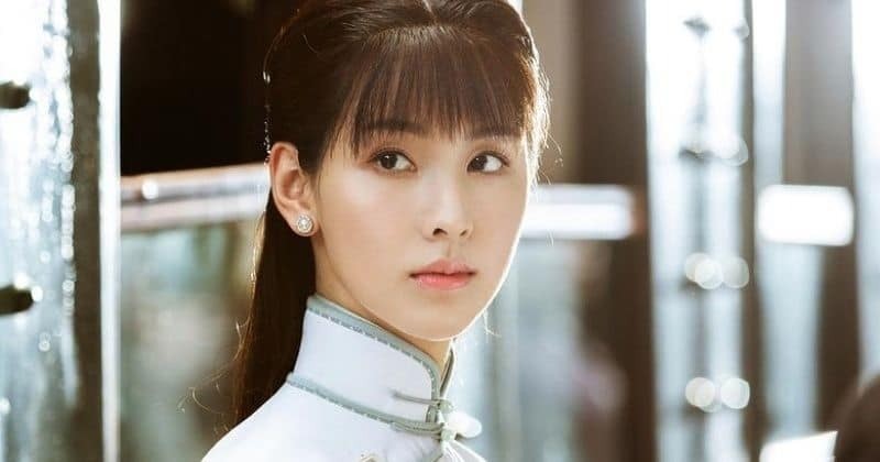 Sở hữu nhan sắc kiểu thanh thuần, trong sáng, vẻ đẹp của Trần Đô Linh được rất nhiều khán giả yêu thích. Tuy nhiên, với tạo hình tóc mái ngố này, nhan sắc của nữ diễn viên giảm đi kha khá điểm. Dù phần mái không quá dày nhưng nó đã khiến gương mặt Trần Đô Linh kém hài hòa, có phần u buồn.