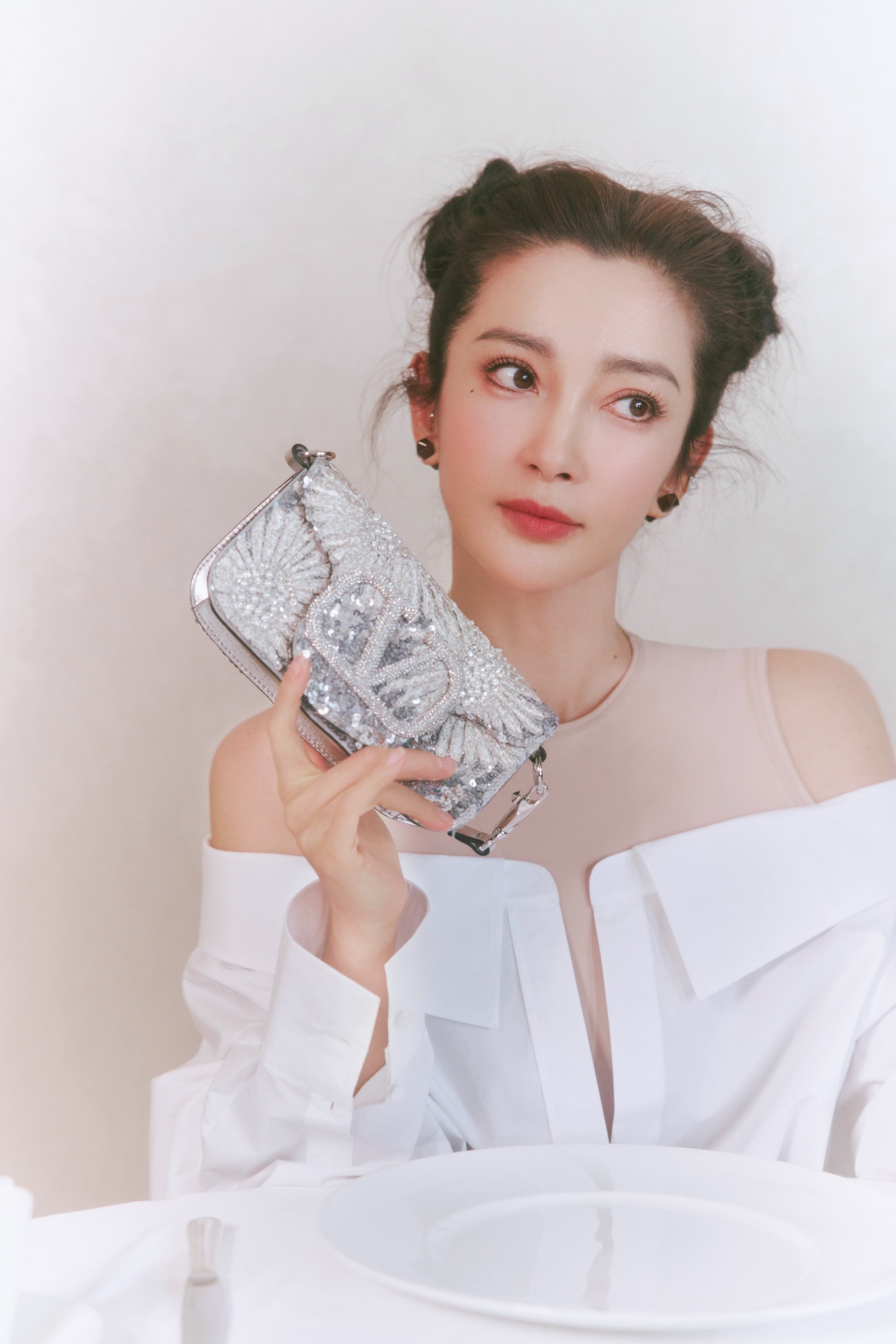 Lý Băng Băng 'cưa sừng làm nghé' khiến CDM xỉu ngang vì kệch cỡm 7 Lý Băng Băng 'cưa sừng làm nghé' khiến CDM xỉu ngang vì kệch cỡm 7