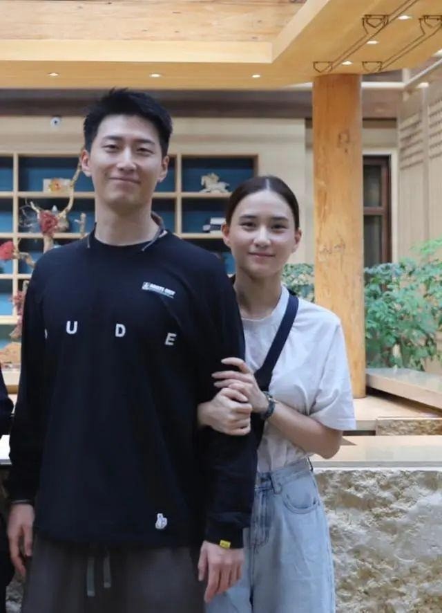 Rộ tin Đậu Kiêu và ái nữ vua sòng bạc Hà Hồng Sân đã kết hôn, CDM còn soi ra cả ảnh cưới 3 Rộ tin Đậu Kiêu và ái nữ vua sòng bạc Hà Hồng Sân đã kết hôn, CDM còn soi ra cả ảnh cưới 3