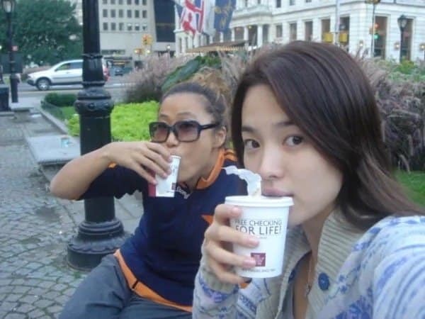 Song Hye Kyo xứng danh 'nữ thần mặt mộc'. Không son phấn nhưng các đường nét trên gương mặt nữ diễn viên vẫn rất sắc nét.