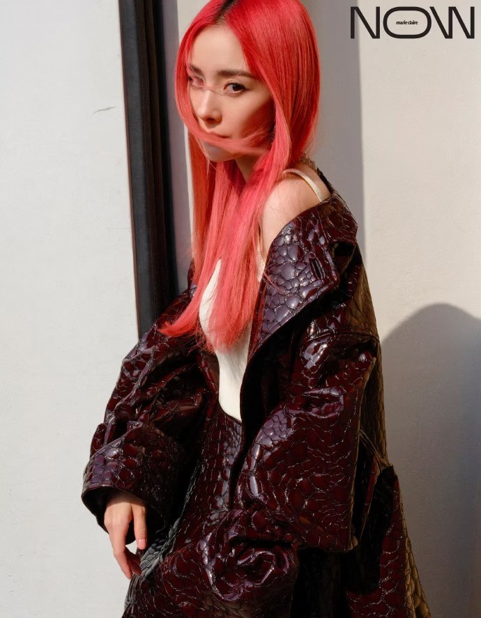 Dương Mịch đẹp bùng cháy trong tạo hình tóc đỏ rực - Ảnh 3