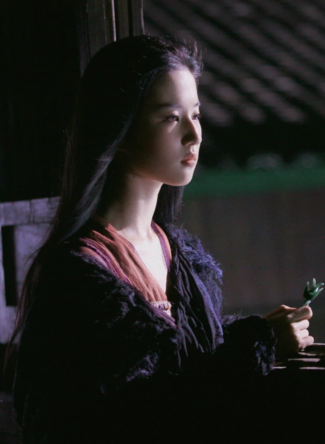 Dù trong tạo hình ma nữ thì Lưu Diệc Phi vẫn toát ra vẻ đẹp tao nhã khác biệt.