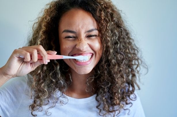 Đánh răng hay rửa mặt trước: Nhiều người làm sai, da xấu đổ tại cơ địa 1 Đánh răng hay rửa mặt trước: Nhiều người làm sai, da xấu đổ tại cơ địa 1