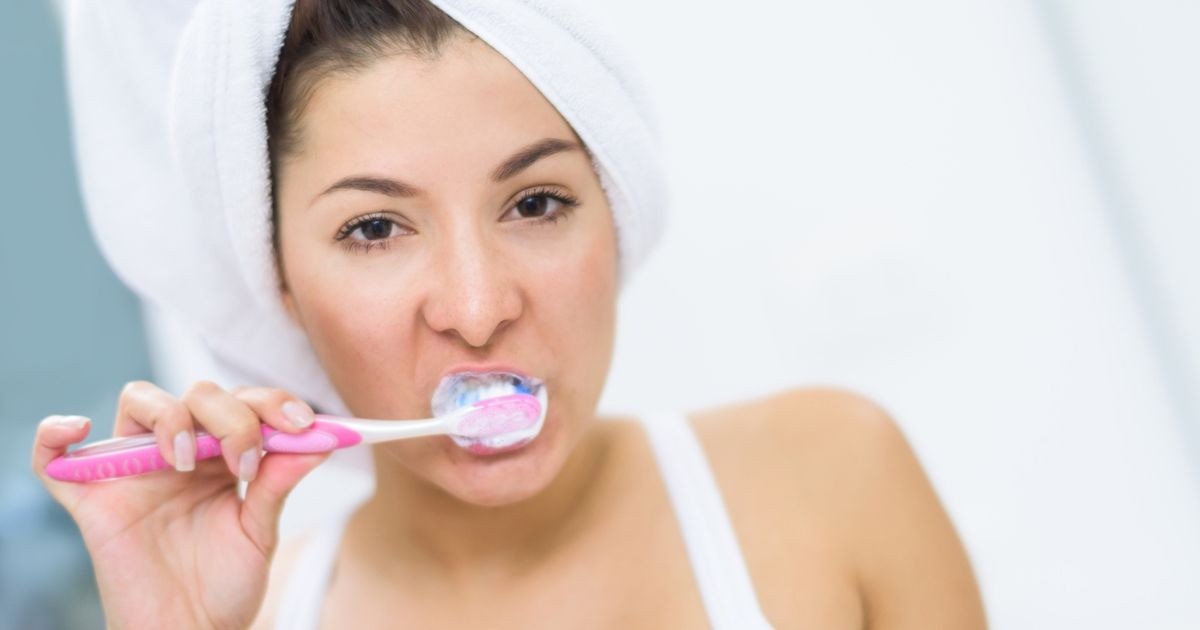 Nha sĩ tiết lộ lý do không vừa tắm vừa đánh răng, tưởng vô lý nhưng cực kỳ thuyết phục 1 Nha sĩ tiết lộ lý do không vừa tắm vừa đánh răng, tưởng vô lý nhưng cực kỳ thuyết phục 1