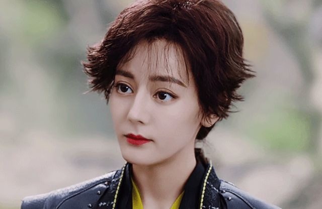 Trước đó, Địch Lệ Nhiệt Ba từng bị phản ứng dữ dội với tạo hình tomboy trong Ngự Giao Ký.