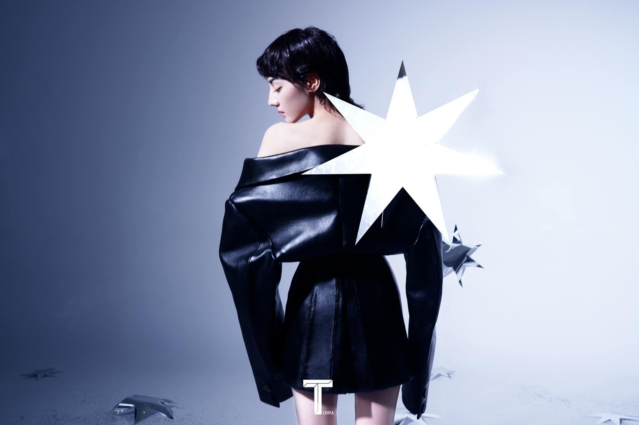 Góc nghiêng cực đẹp của Địch Lệ Nhiệt Ba, nhưng phần tóc mái thì 'không mê nổi' theo lời CDM.