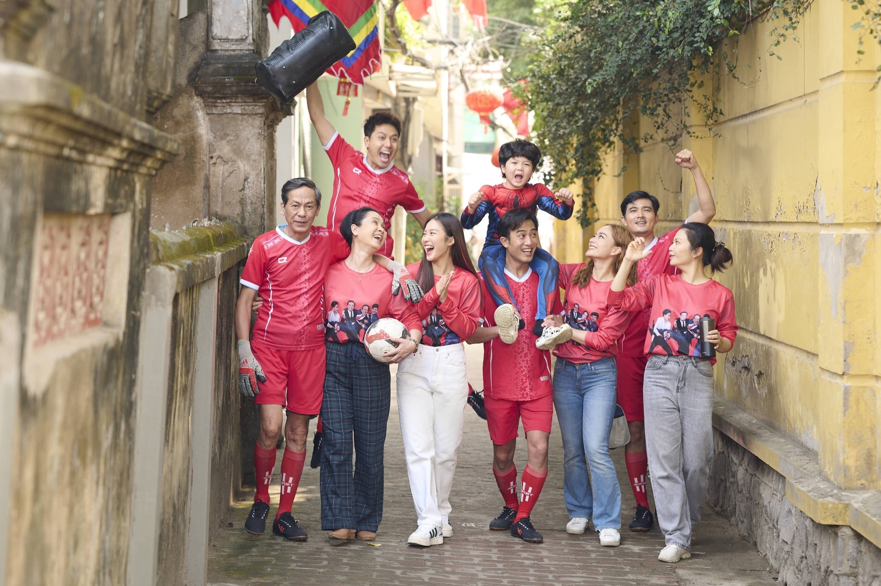 Gia đình hạnh phúc, vui vẻ của ông Toại trong Gia Đình Mình Vui Bất Thình Lình.