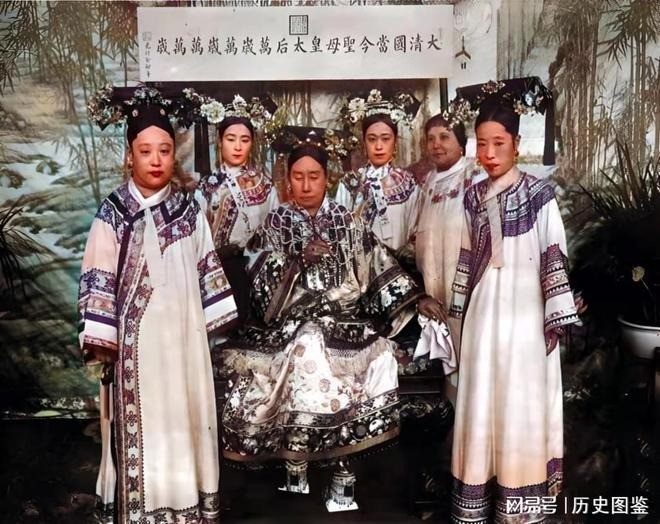 Bi kịch của vị hoàng hậu xấu xí, khiến hoàng đế nhà Thanh bật khóc giữa đêm tân hôn 1 Bi kịch của vị hoàng hậu xấu xí, khiến hoàng đế nhà Thanh bật khóc giữa đêm tân hôn 1