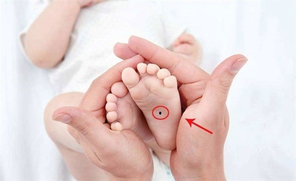 Người có nốt ruồi ở lòng bàn chân thì có thể làm quan, làm lãnh đạo, nhất định không phải người thường. Ảnh minh họa: Internet Người có nốt ruồi ở lòng bàn chân thì có thể làm quan, làm lãnh đạo, nhất định không phải người thường. Ảnh minh họa: Internet