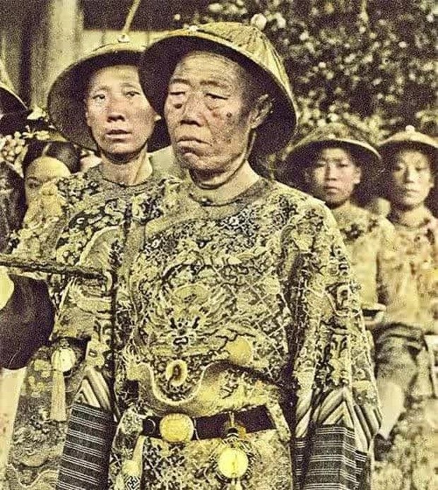Thái giám Lý Liên Anh được Từ Hi Thái hậu sủng ái trong nhiều năm trời, cùng nhau thao túng quyền lực triều chính. Thái giám Lý Liên Anh được Từ Hi Thái hậu sủng ái trong nhiều năm trời, cùng nhau thao túng quyền lực triều chính.