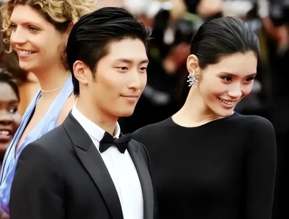 Đậu Kiêu và Hà Siêu Liên.