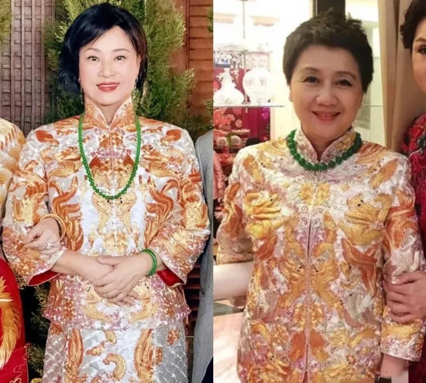 Bà ba và bà tư của ông trùm sòng bạc Hà Hồng Sân trong ngày đại hôn của con gái. Dù mặc áo phượng bào như nhau nhưng bà Trần Uyển Trân (bên trái) được khen khí chất hơn hẳn.