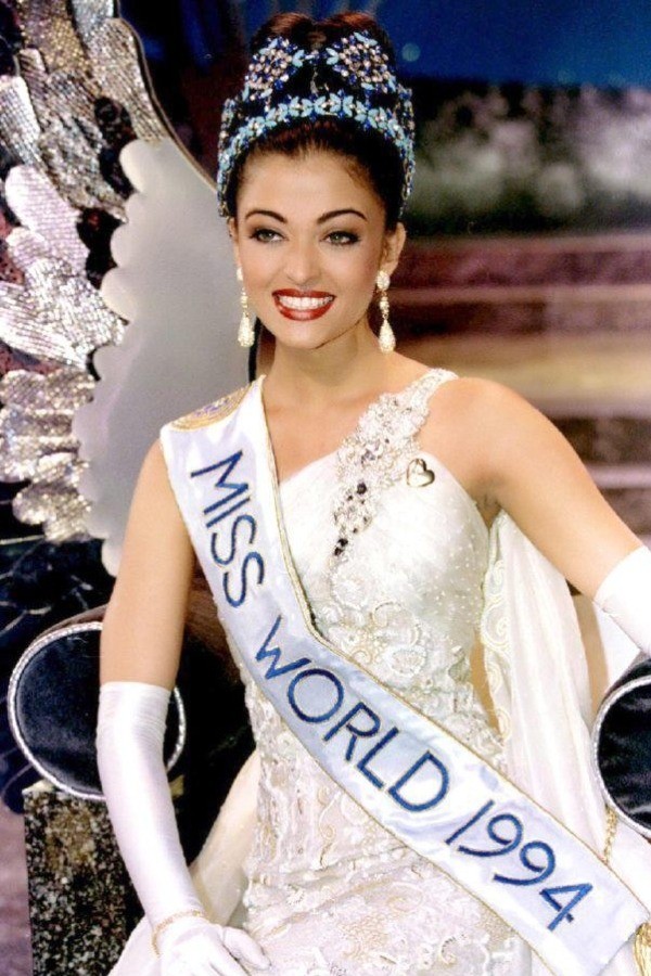 Aishwarya Rai đăng quang Hoa hậu thế giới 1994 và trở thành biểu tượng nhan sắc toàn cầu. Aishwarya Rai đăng quang Hoa hậu thế giới 1994 và trở thành biểu tượng nhan sắc toàn cầu.