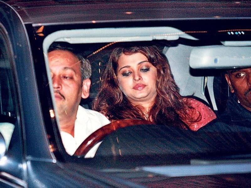 Bức ảnh của Aishwarya sau khi sinh con khiến công chúng và truyền thông Ấn Độ chấn động. Bức ảnh của Aishwarya sau khi sinh con khiến công chúng và truyền thông Ấn Độ chấn động.