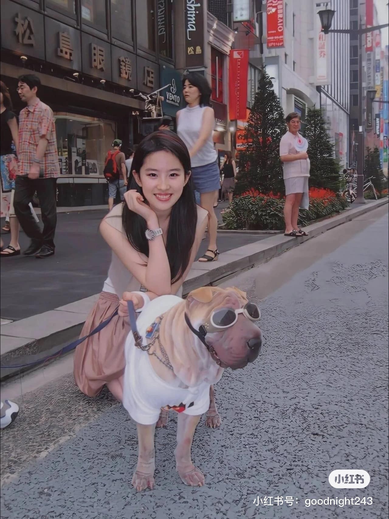 Vẻ đẹp thanh thuần, trong sáng, mang đậm hơi thở của tuổi trẻ. Bức ảnh này của Lưu Diệc Phi được CDM vô cùng yêu thích.