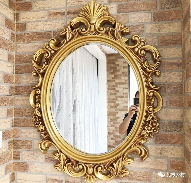 Đặt gương đối diện cửa cũng là điều tối kỵ. Ảnh minh họa: Internet