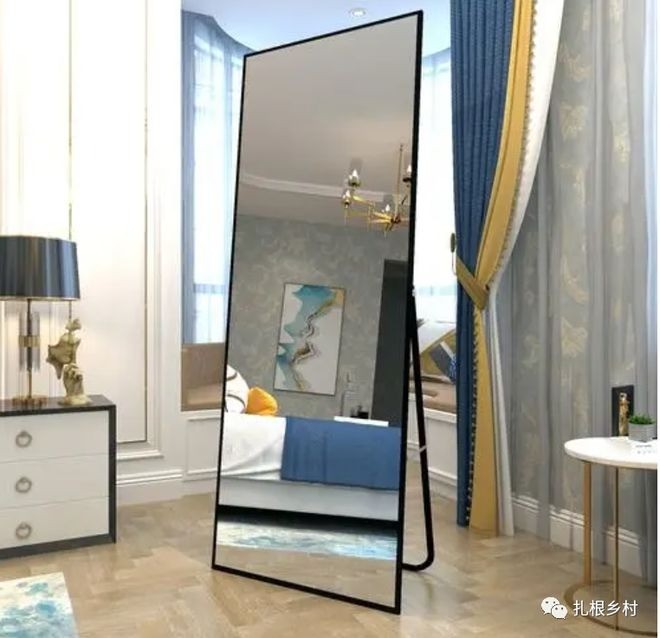 Không để gương ở hành lang, trần nhà. Ảnh minh họa: Internet