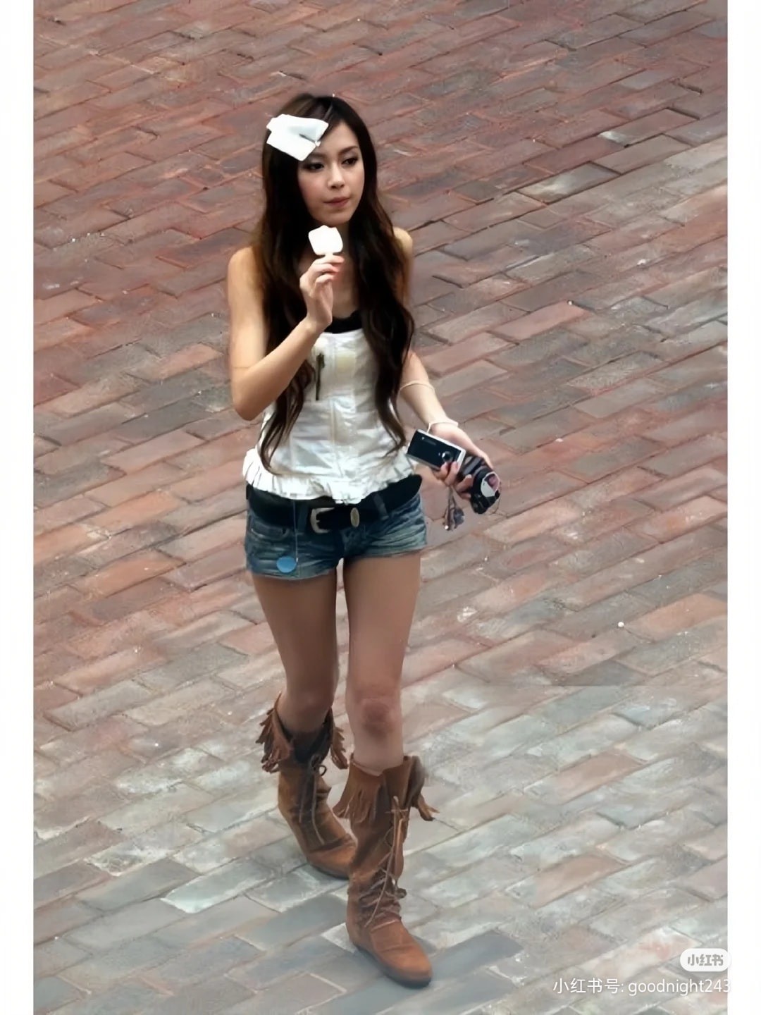 Cách phối đồ thời thượng của thế hệ 8x, 9x đời đầu, vừa tinh nghịch lại không kém phần ngọt ngào.