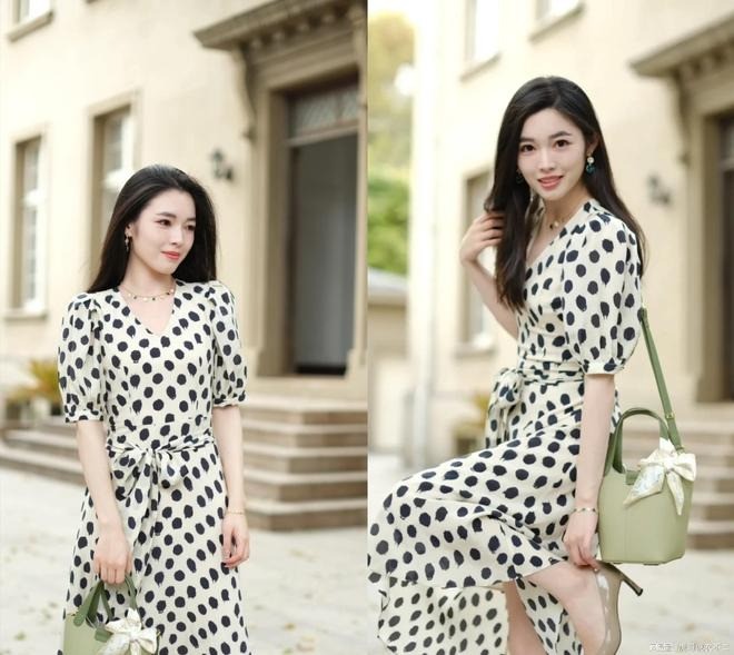 Chiếc váy chấm bi này làm nổi bật khí chất dịu dàng, tao nhã cho người mặc.