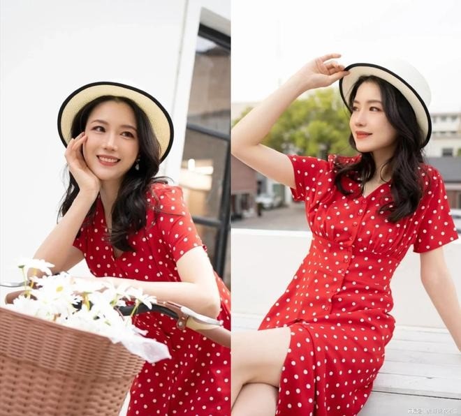 Một cô nàng thanh lịch, ngọt ngào.