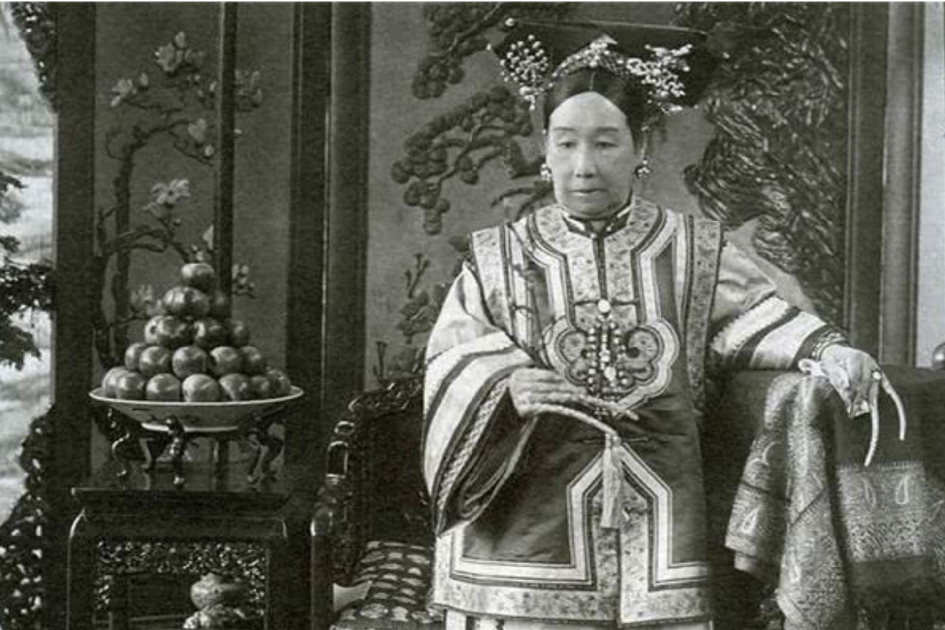 Từ Hi Thái hậu và 2 thói quen khiến người hầu 'khóc thét' mỗi khi phục vụ 1 Từ Hi Thái hậu và 2 thói quen khiến người hầu 'khóc thét' mỗi khi phục vụ 1