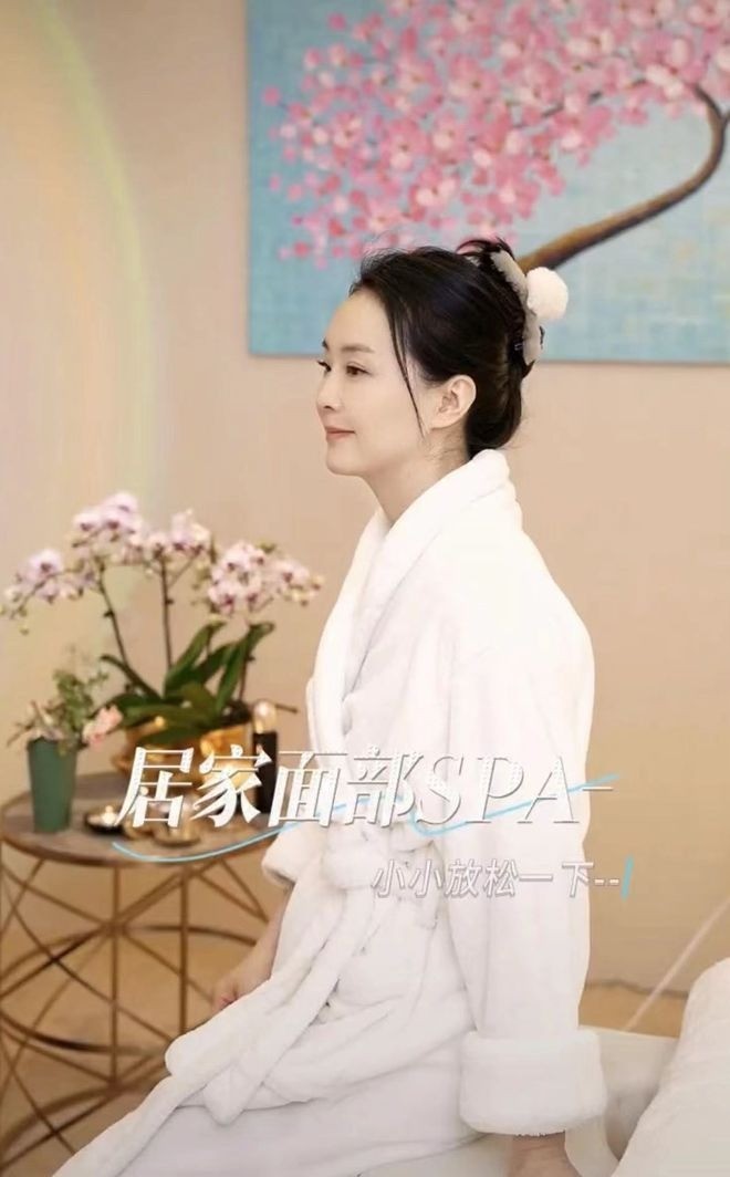 Nhan sắc Vương Diễm ở tuổi 49.