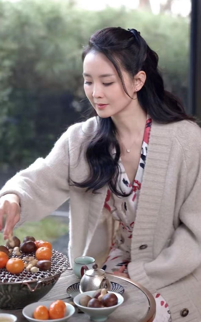 Kể từ sau khi kết hôn, Vương Diễm tận hưởng cuộc sống làm dâu nhà hào môn.