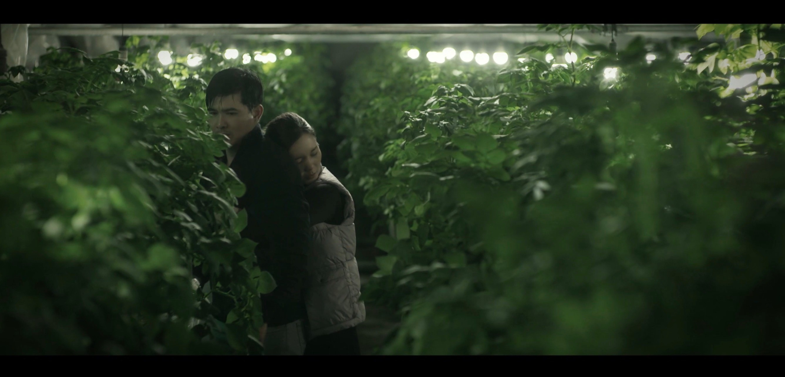 Phen này, rất nhiều người muốn xin đạo diễn vào phim vài giây để 'dạy cho Mai bài học'.