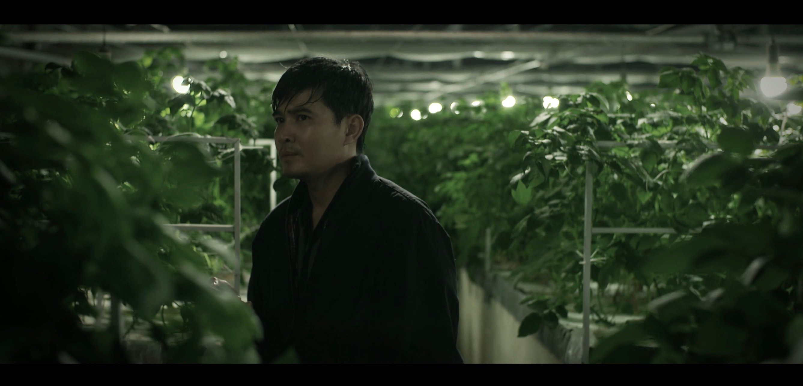 Chính vì mập mờ với Mai mà Công bị khán giả ghét thêm ghét.