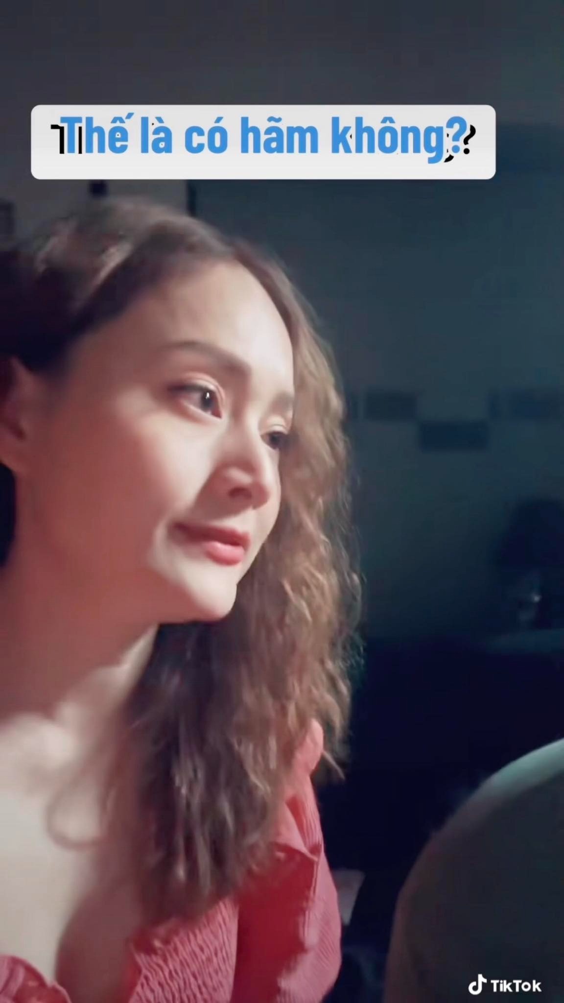 Hà (Lan Phương thủ vai) hỏi Công về nụ hôn giữa những luống khoai tây.