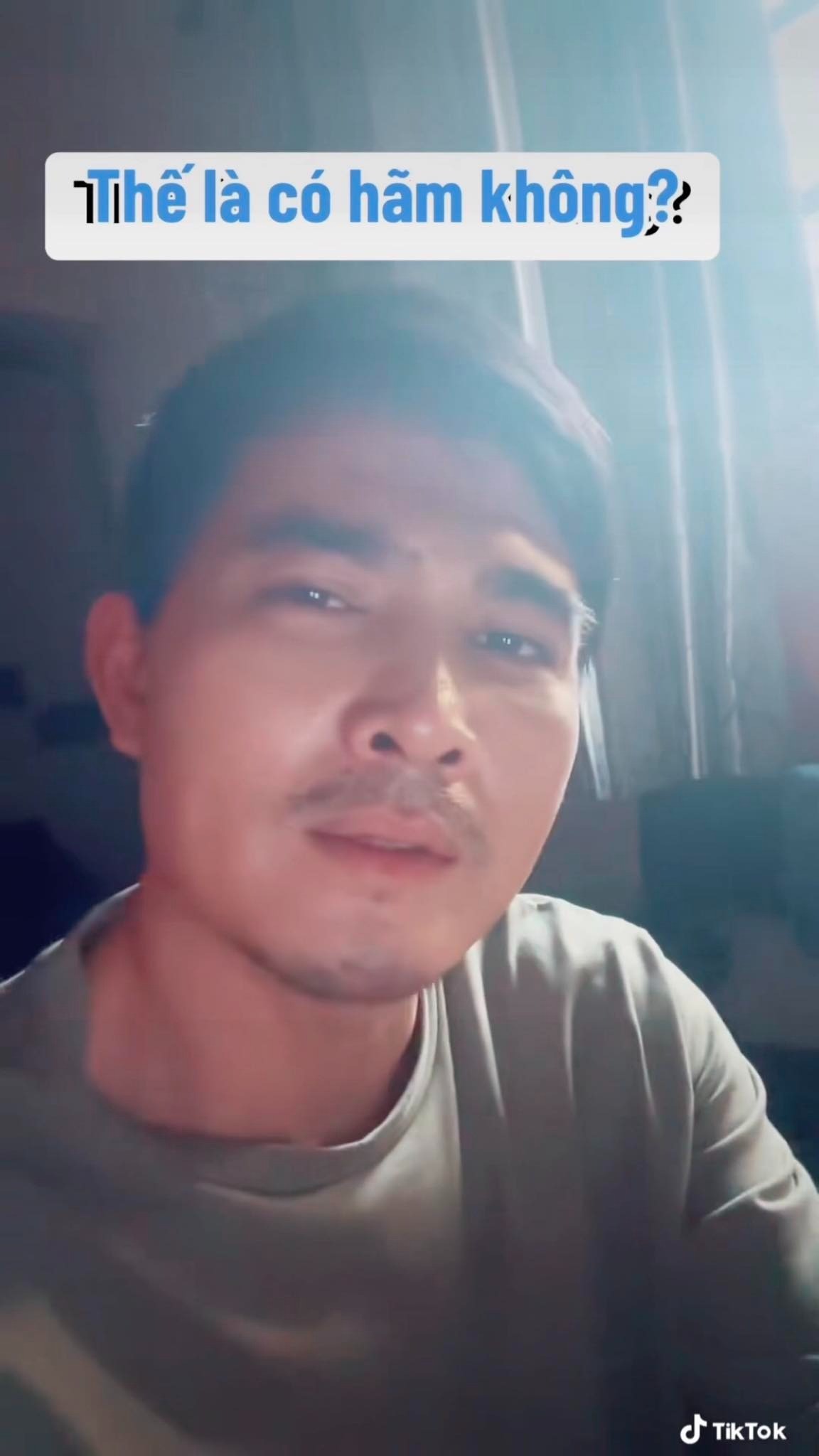 Công thì phân trần đó là do anh bị 'cưỡng hôn'.