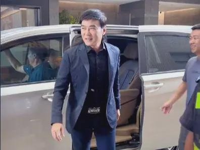 'Triển Chiêu đẹp trai nhất màn ảnh' đi hát sự kiện, nhan sắc ra sao mà gây tranh cãi? 1 'Triển Chiêu đẹp trai nhất màn ảnh' đi hát sự kiện, nhan sắc ra sao mà gây tranh cãi? 1