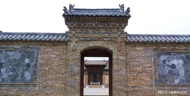 Theo quan điểm hiện đại, cửa mở về hướng đông giúp nhà cửa sáng sủa, khô ráo, tâm trạng và sức khỏe con người cũng tốt hơn. Ảnh minh họa: Internet